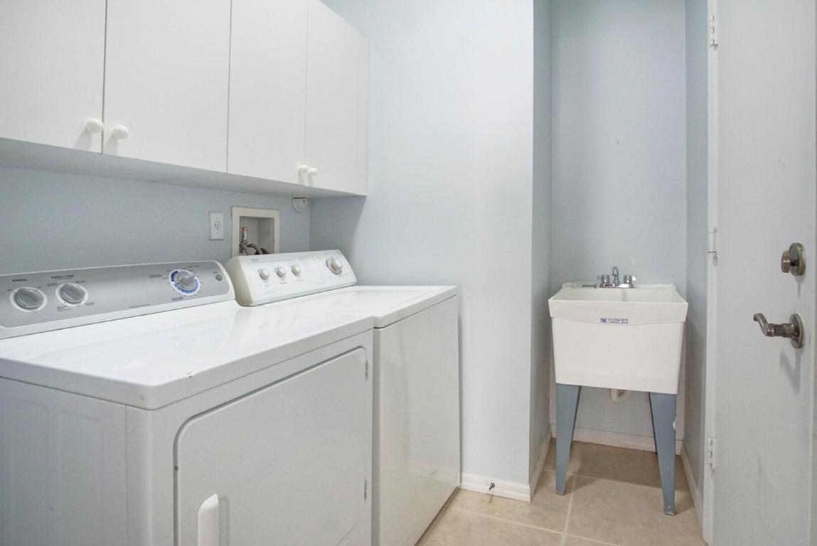 229 SW Manatee Springs Way