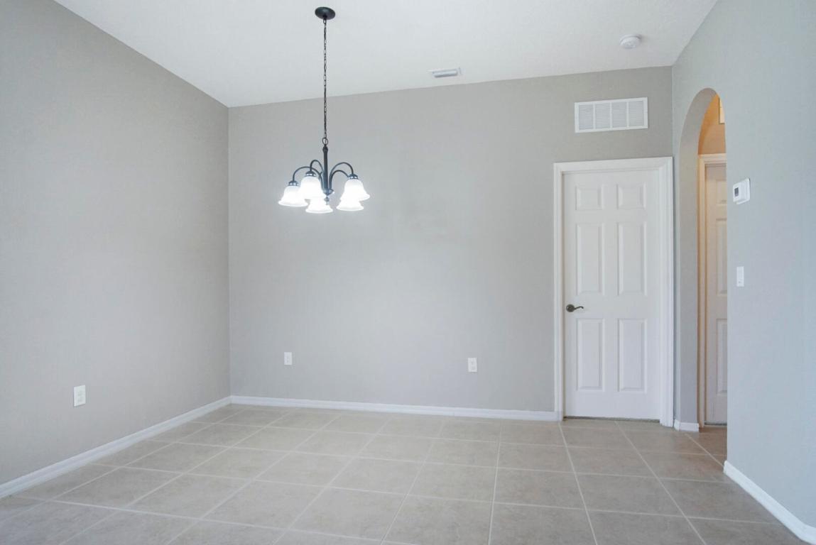 229 SW Manatee Springs Way