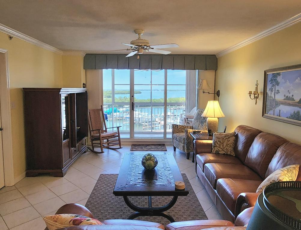 5167 N Highway A1a 402