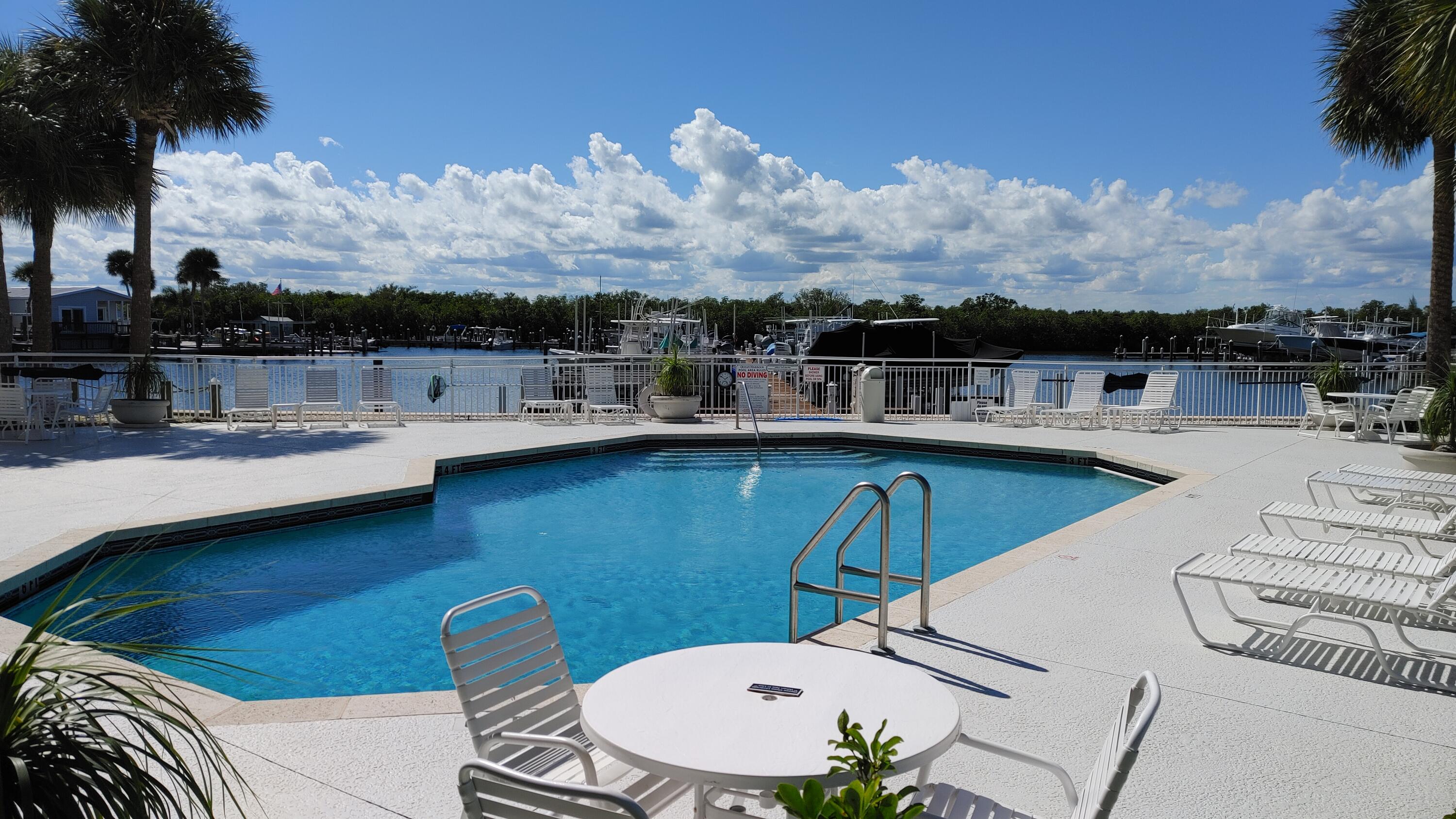 5167 N Highway A1a 402