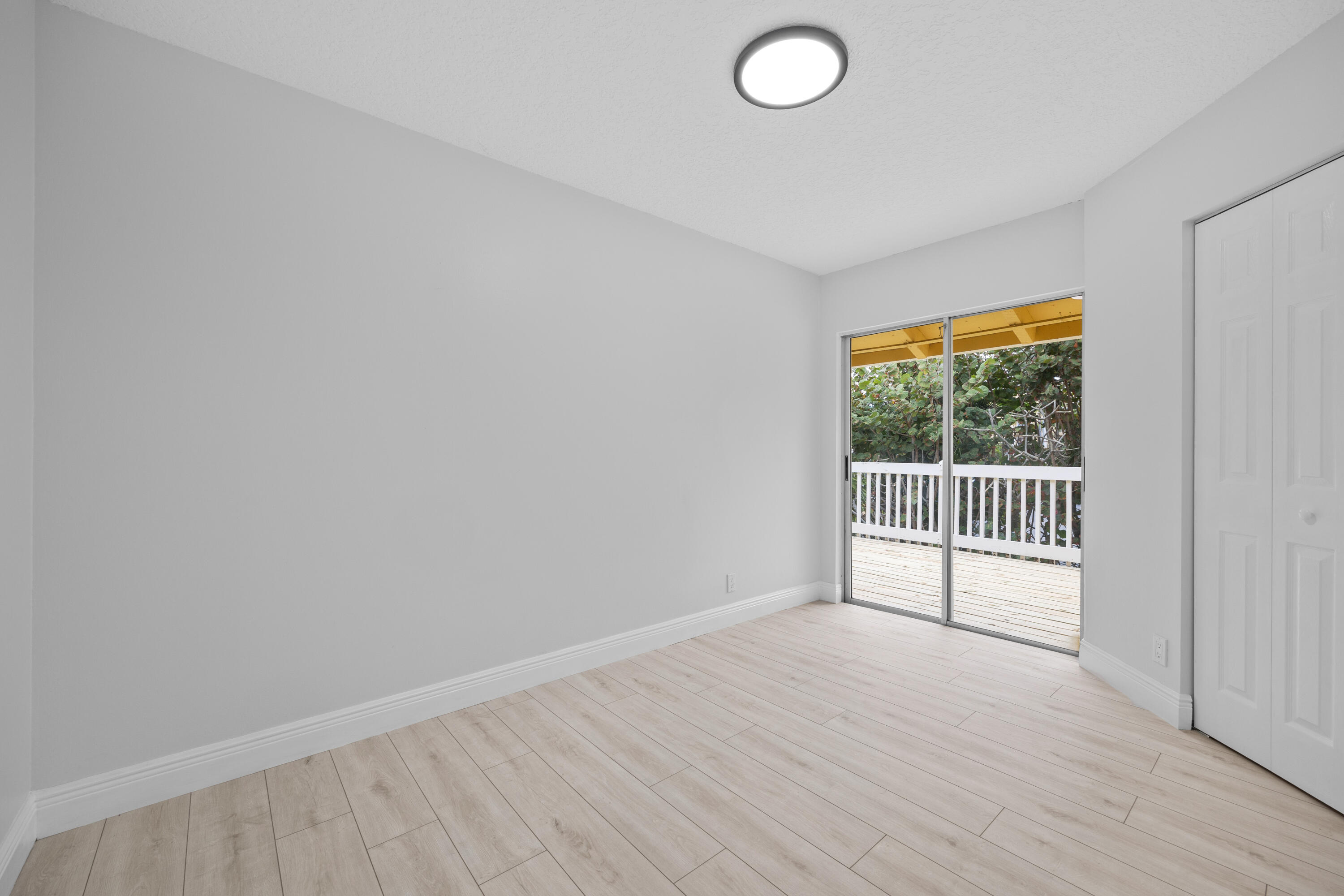 214 Seabreeze Circle