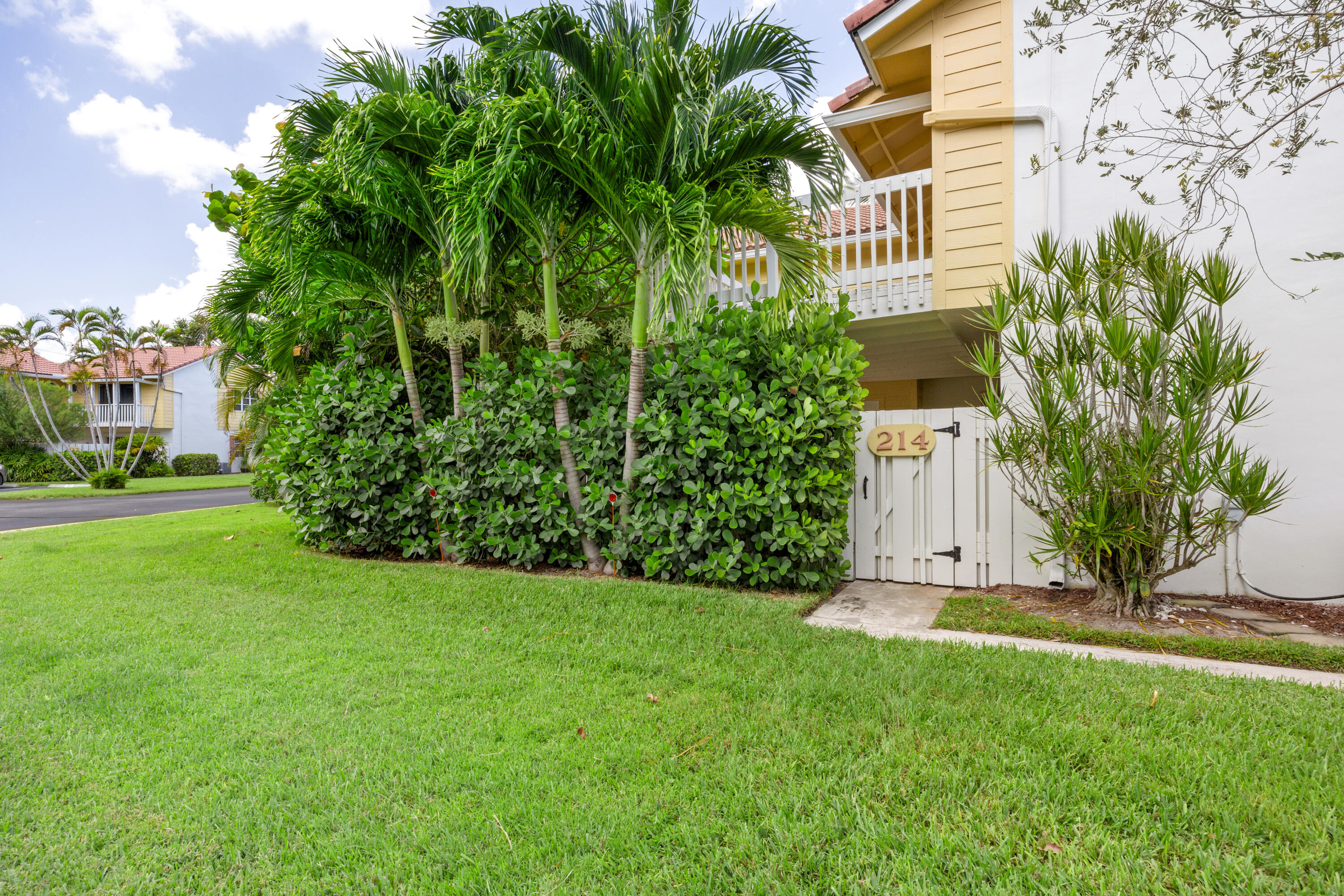 214 Seabreeze Circle