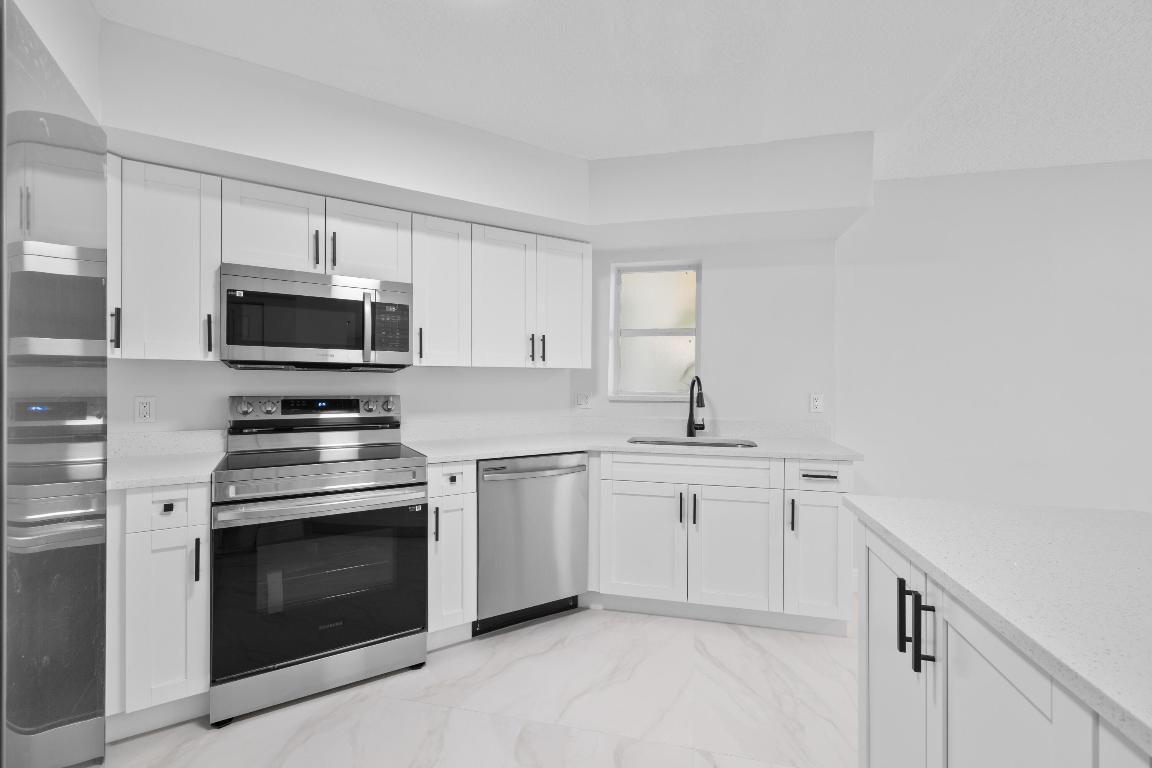 214 Seabreeze Circle