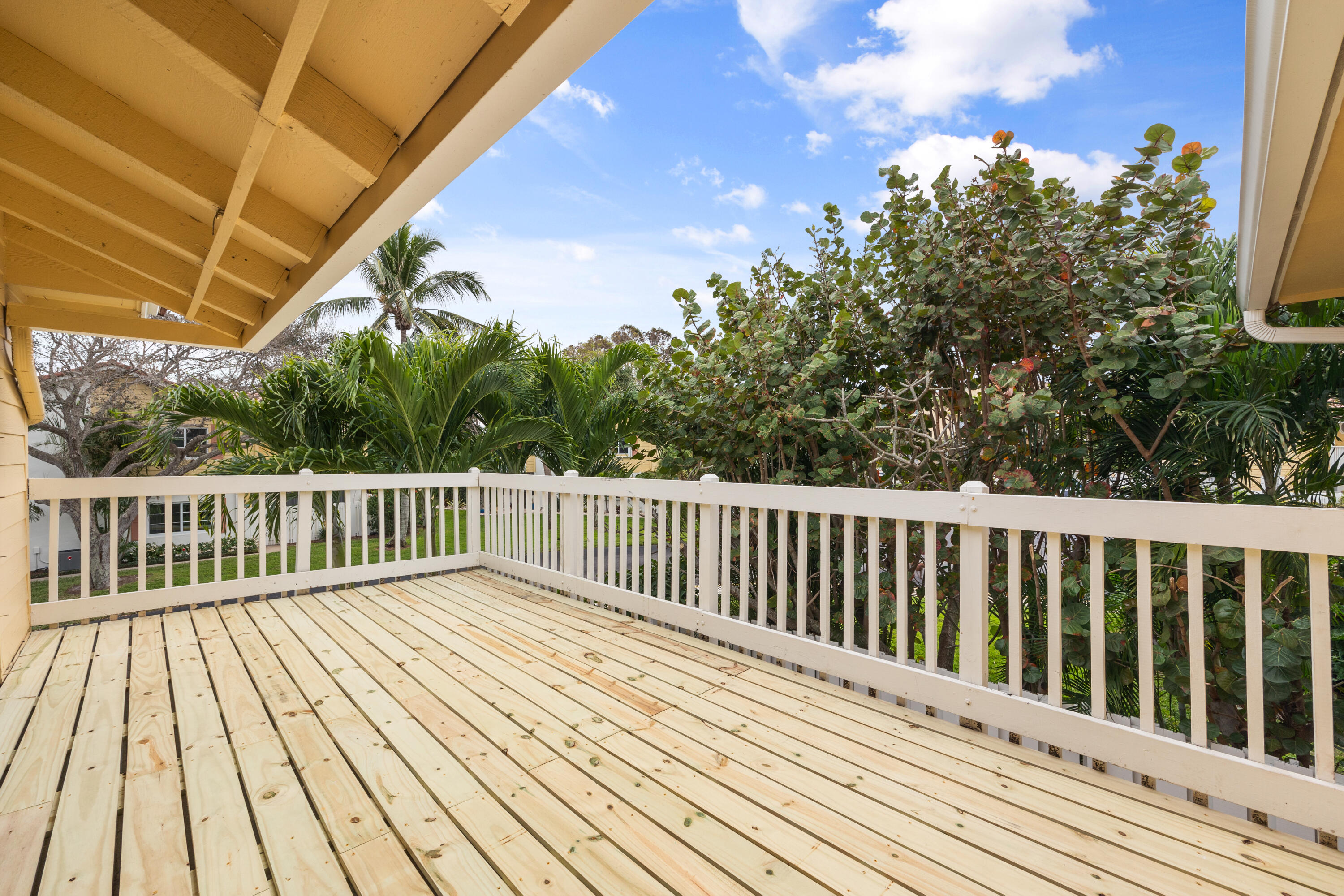 214 Seabreeze Circle