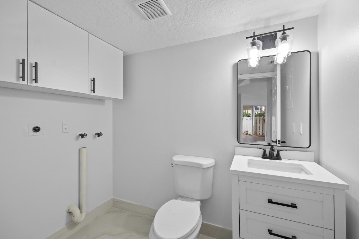 214 Seabreeze Circle