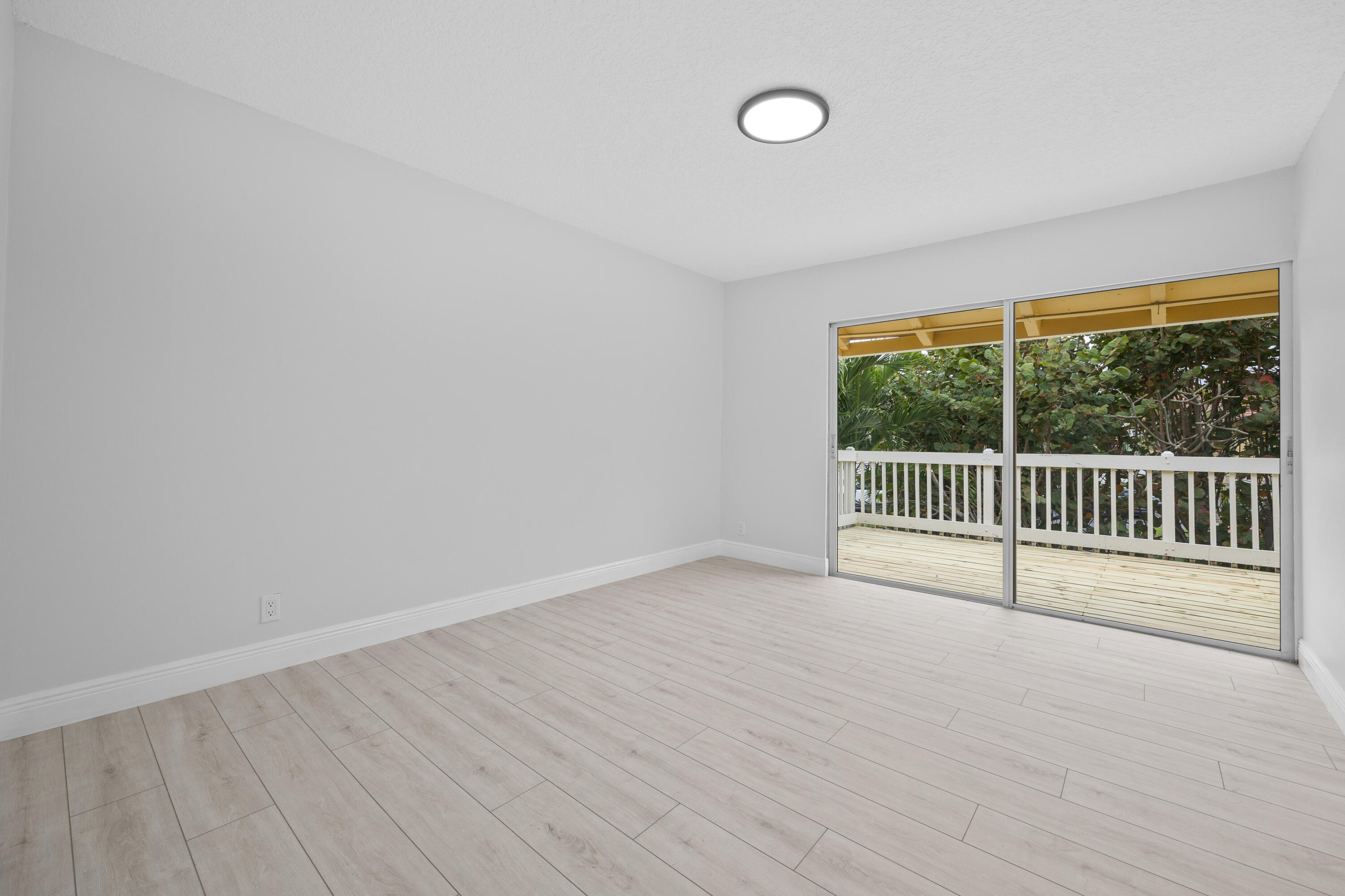 214 Seabreeze Circle