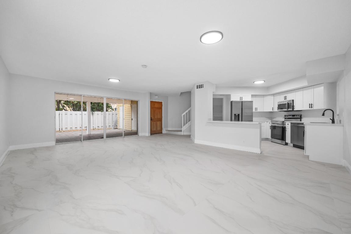 214 Seabreeze Circle