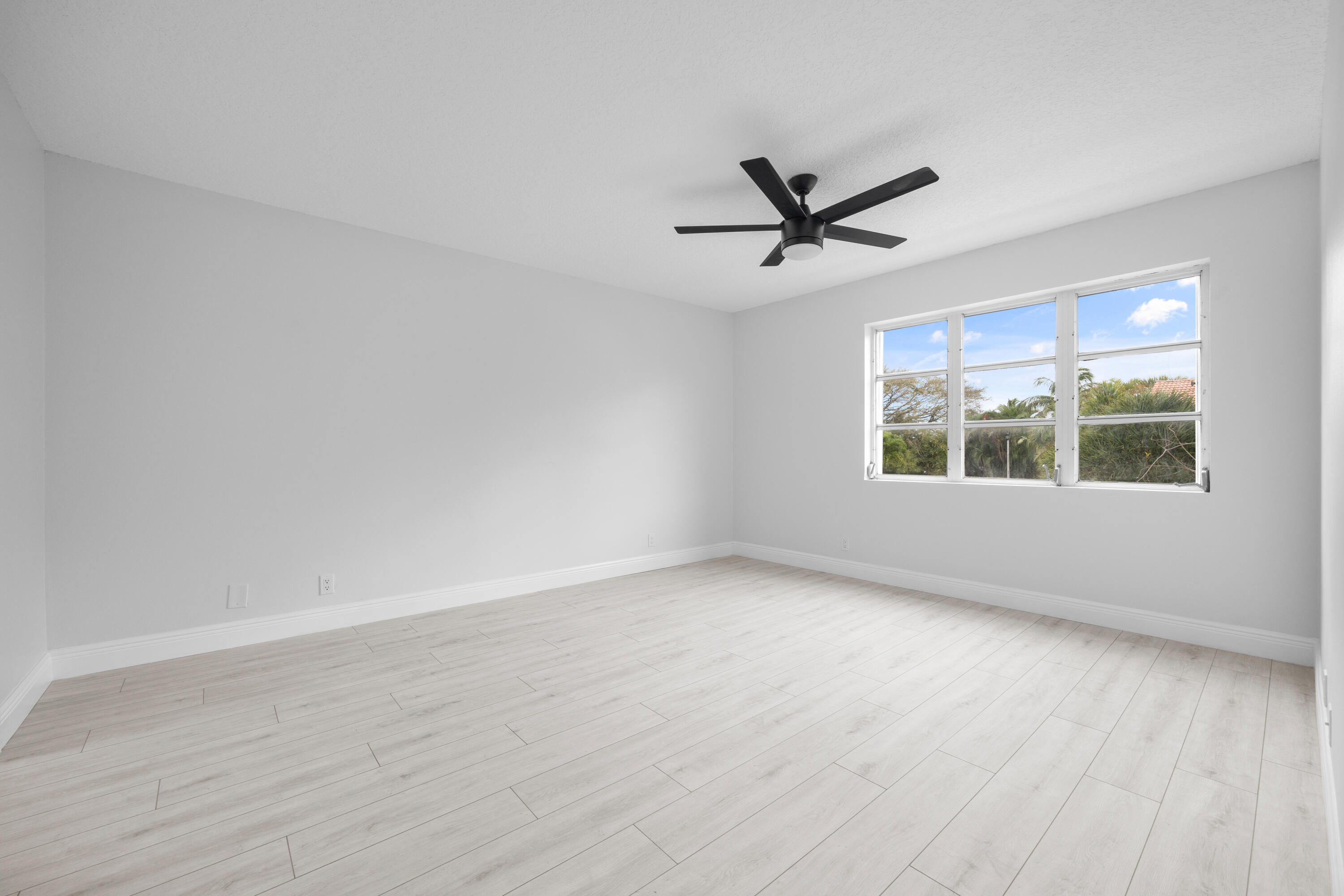 214 Seabreeze Circle