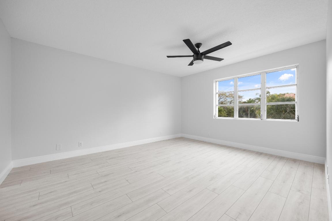 214 Seabreeze Circle