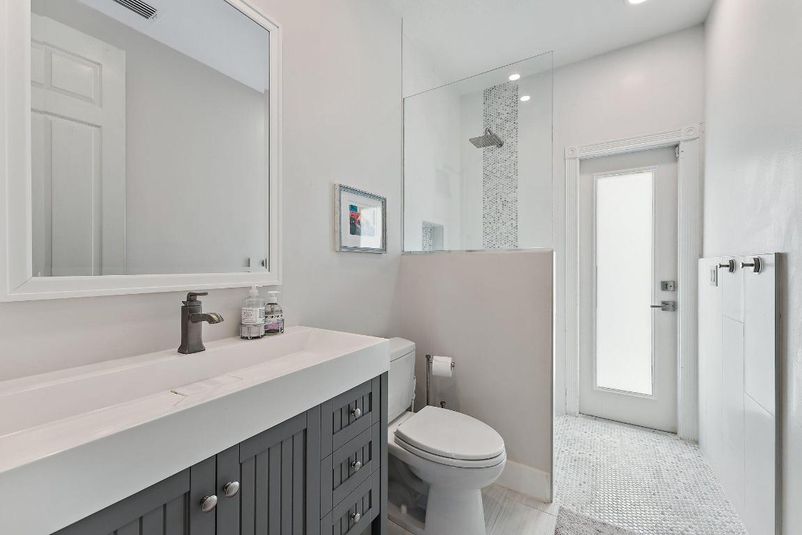 573 E Cocoplum Drive E