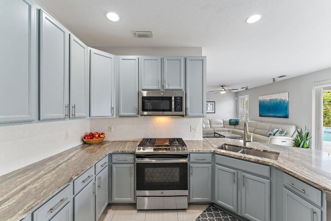 573 E Cocoplum Drive E