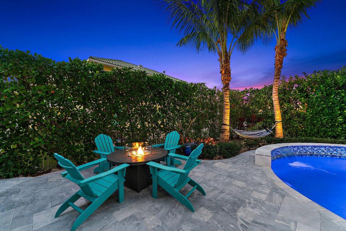 573 E Cocoplum Drive E