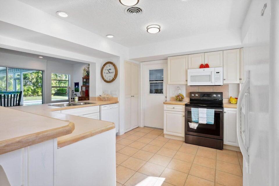 3 Leeward Circle