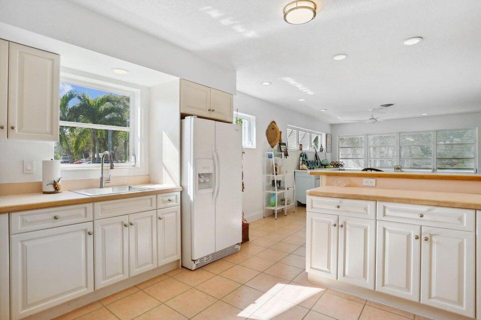 3 Leeward Circle