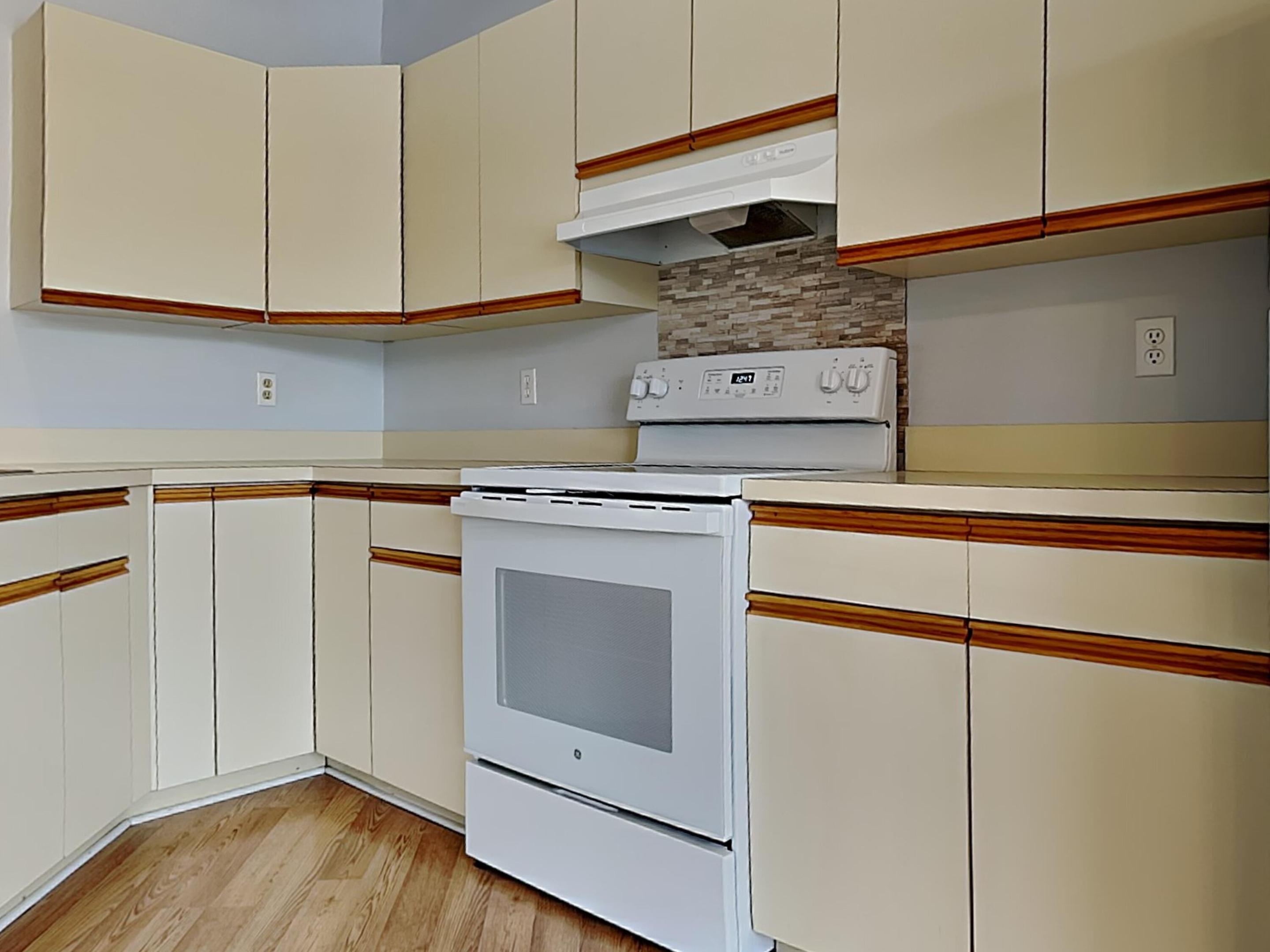 6060 SE Martinique Drive Bld 8 Apt 202