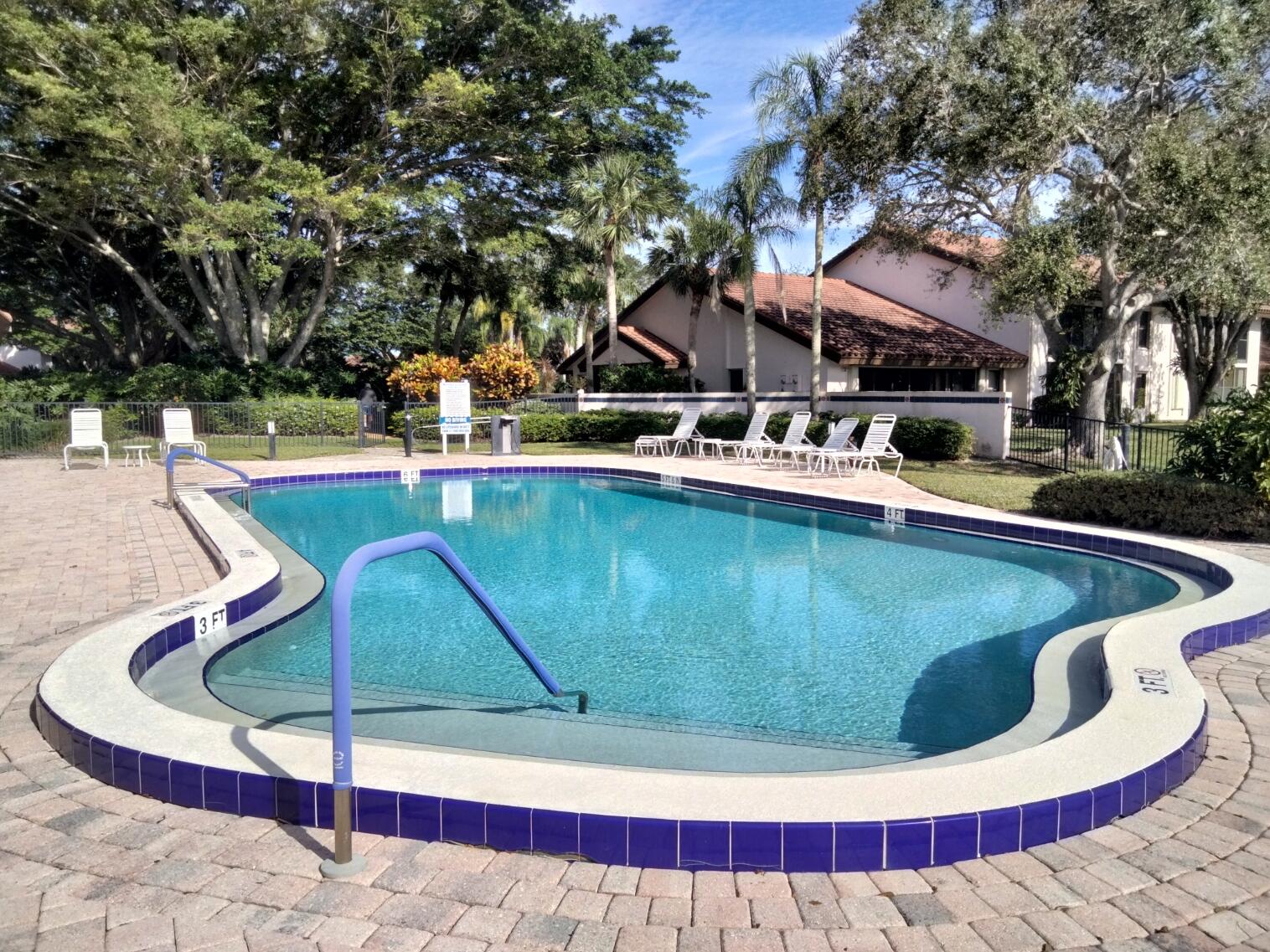 6060 SE Martinique Drive Bld 8 Apt 202