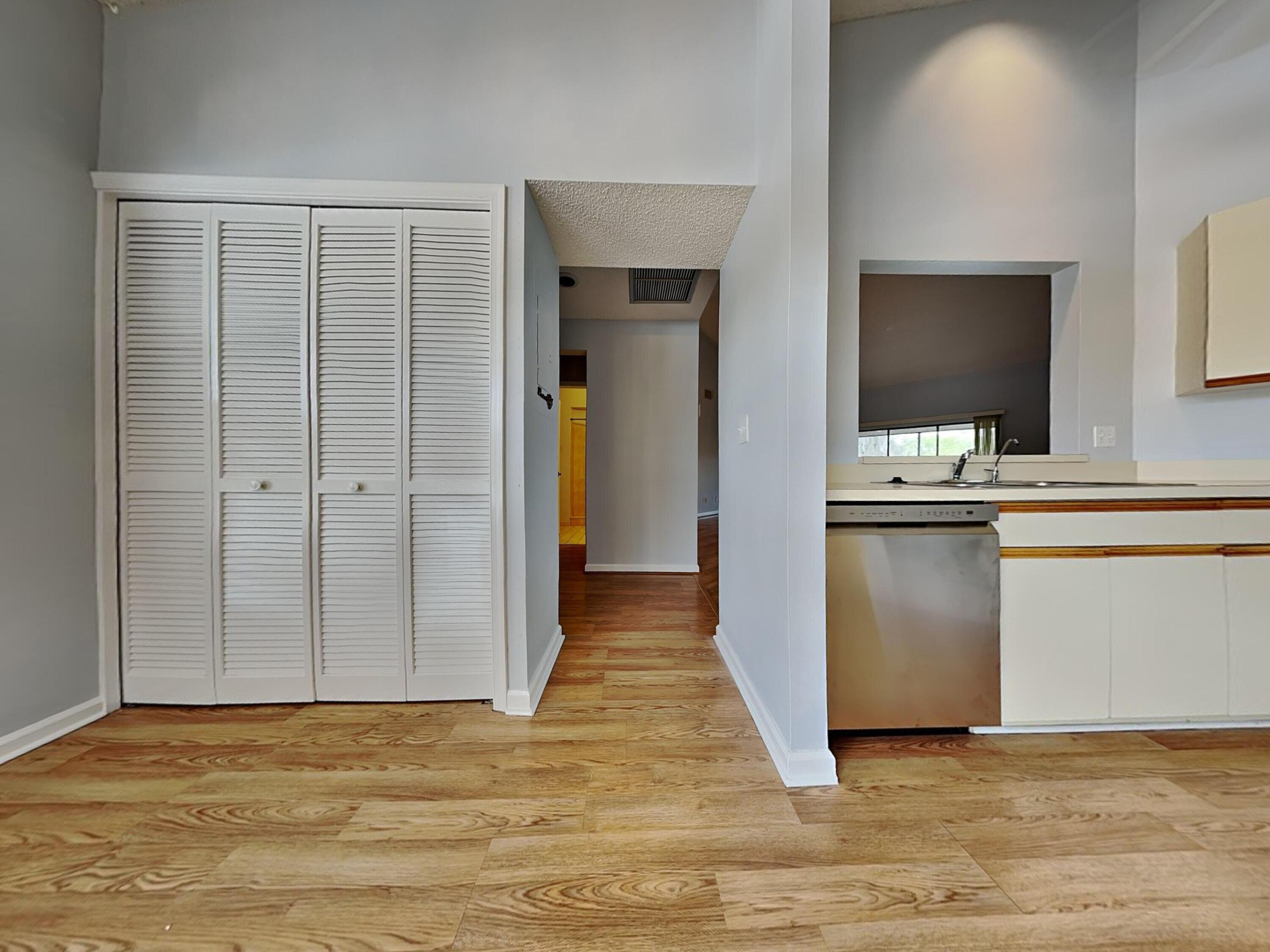 6060 SE Martinique Drive Bld 8 Apt 202