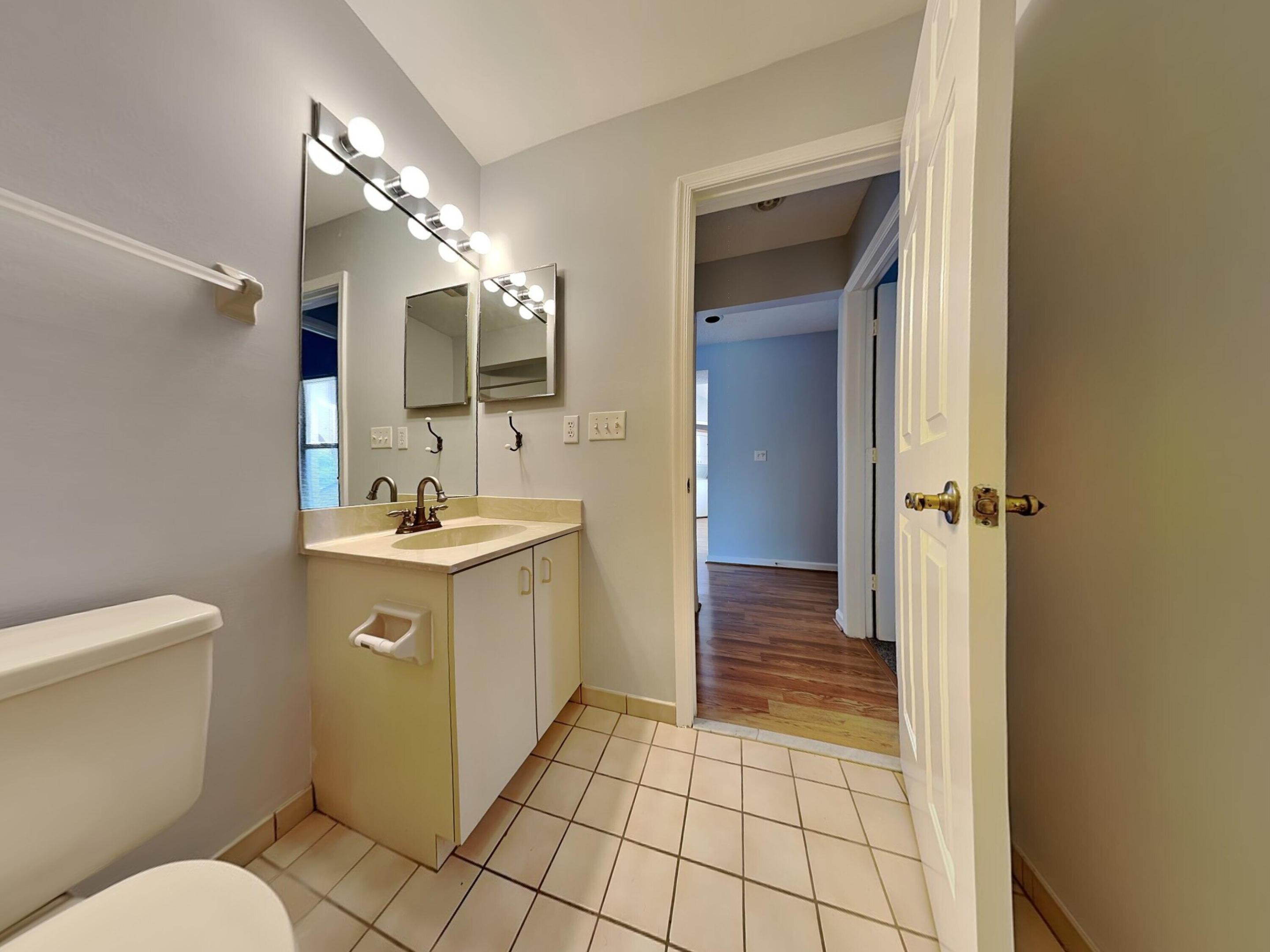 6060 SE Martinique Drive Bld 8 Apt 202