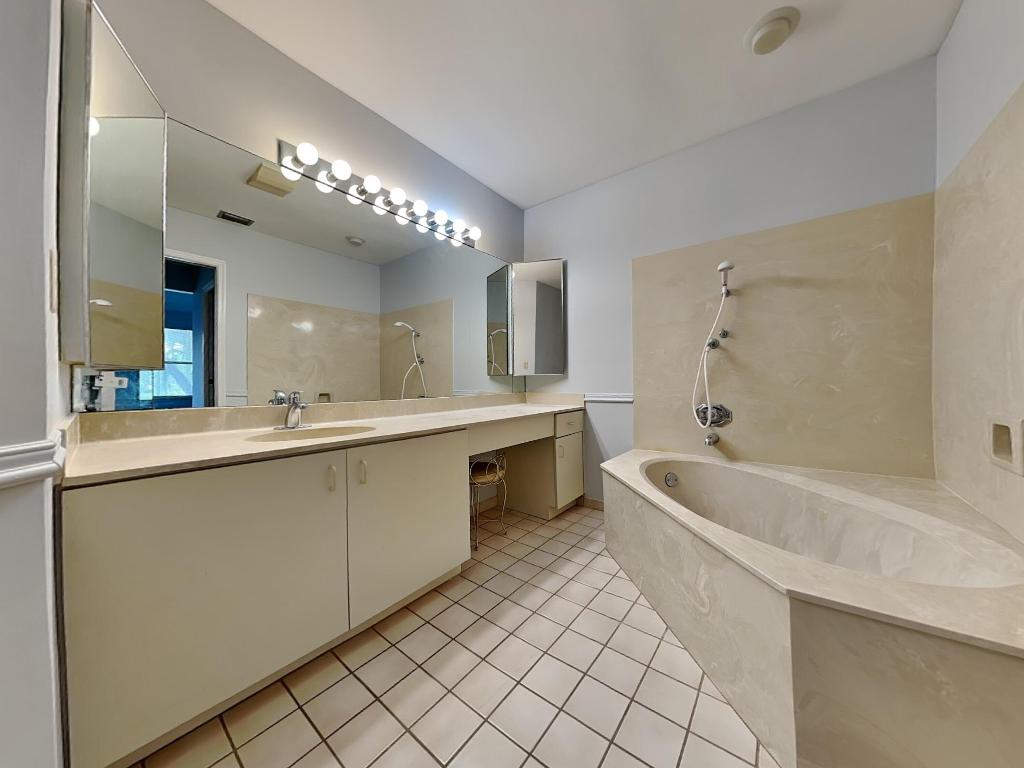 6060 SE Martinique Drive Bld 8 Apt 202