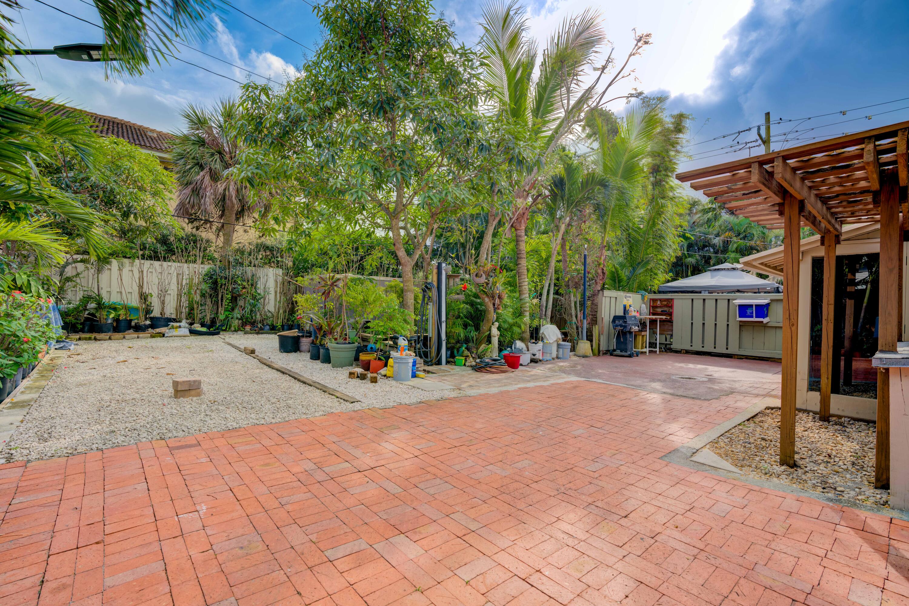 822 S Southview Drive S