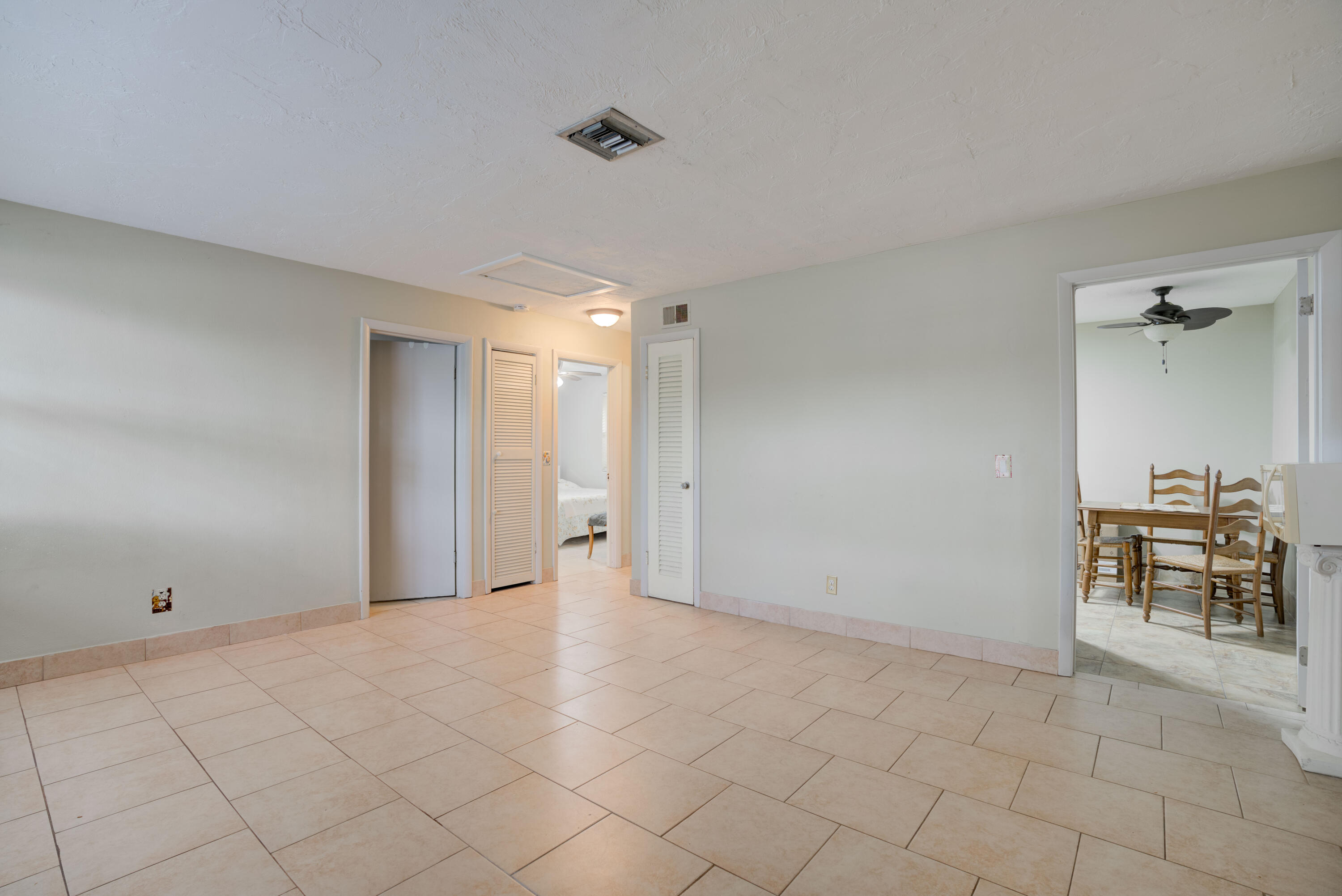 822 S Southview Drive S