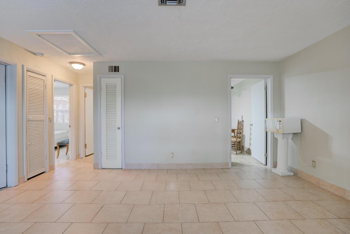 822 S Southview Drive S