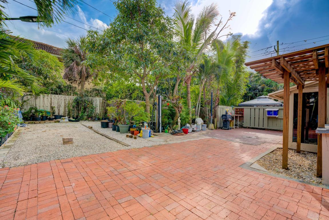 822 S Southview Drive S