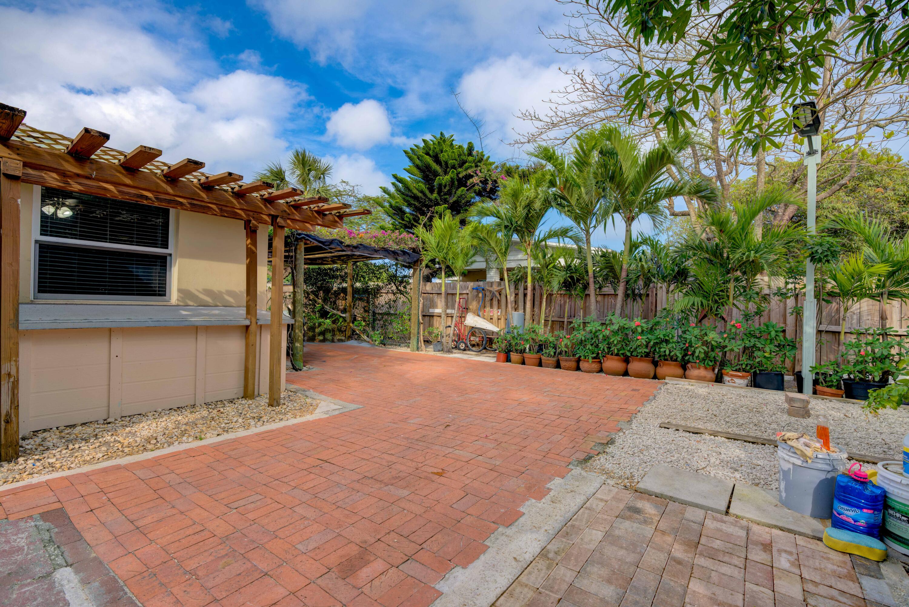 822 S Southview Drive S