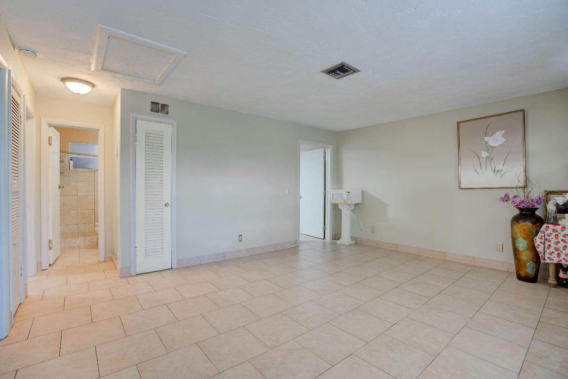 822 S Southview Drive S