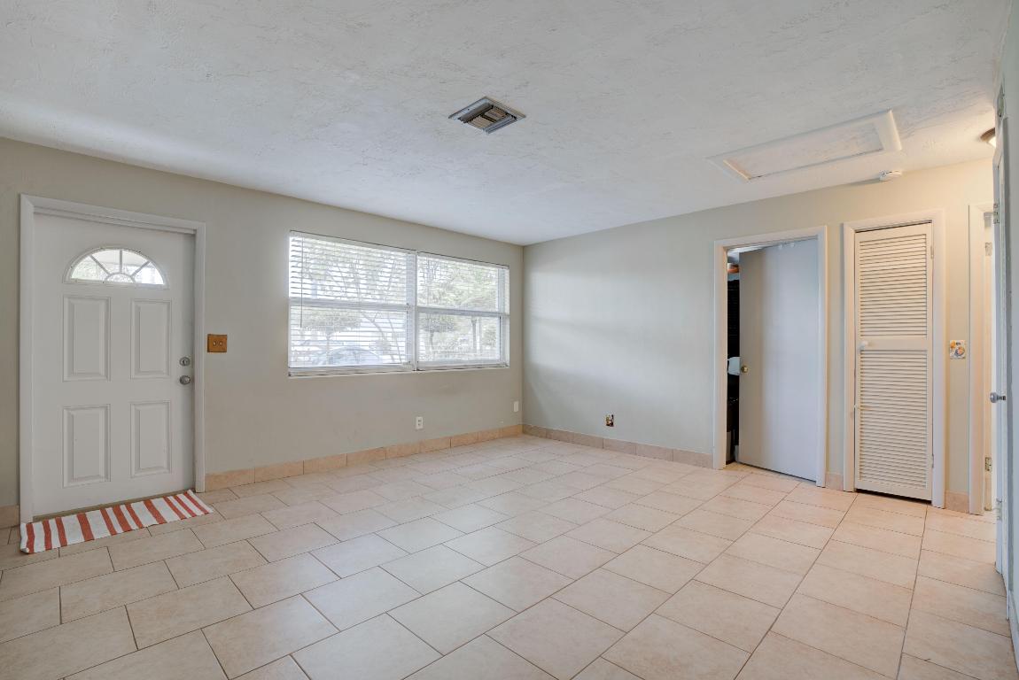 822 S Southview Drive S