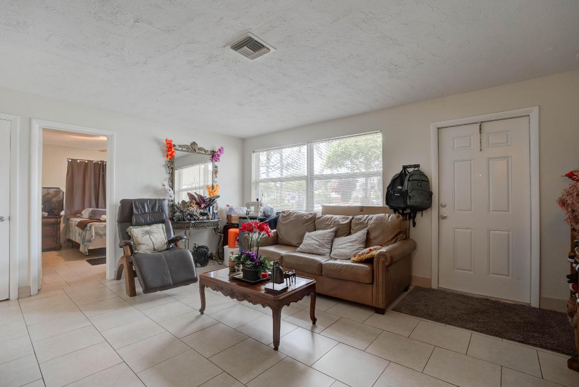 822 S Southview Drive S