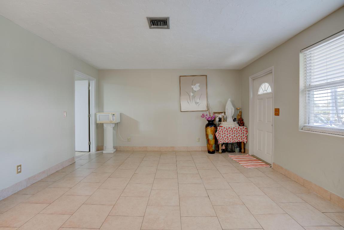 822 S Southview Drive S