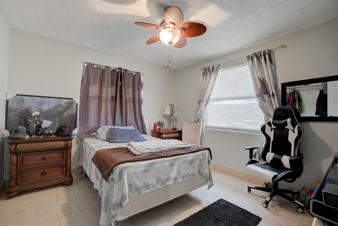 822 S Southview Drive S