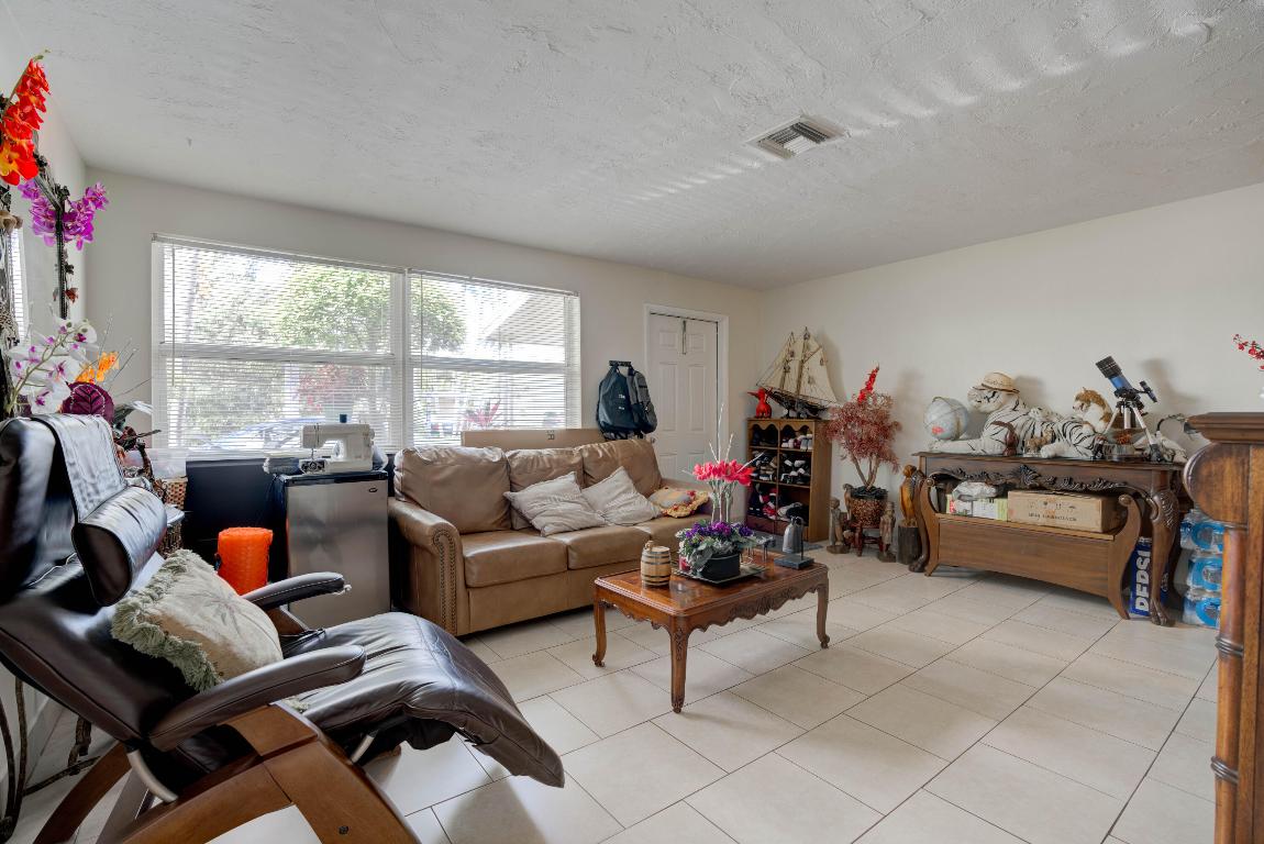 822 S Southview Drive S