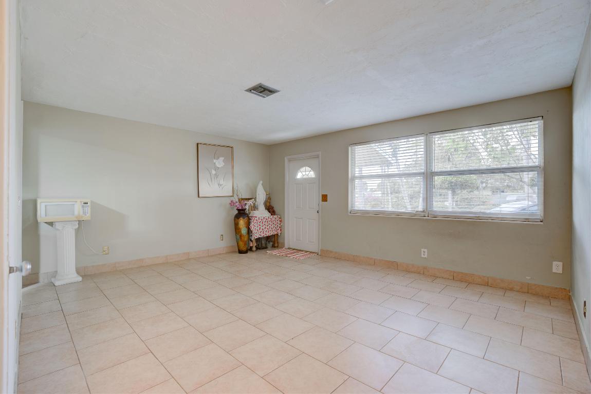 822 S Southview Drive S