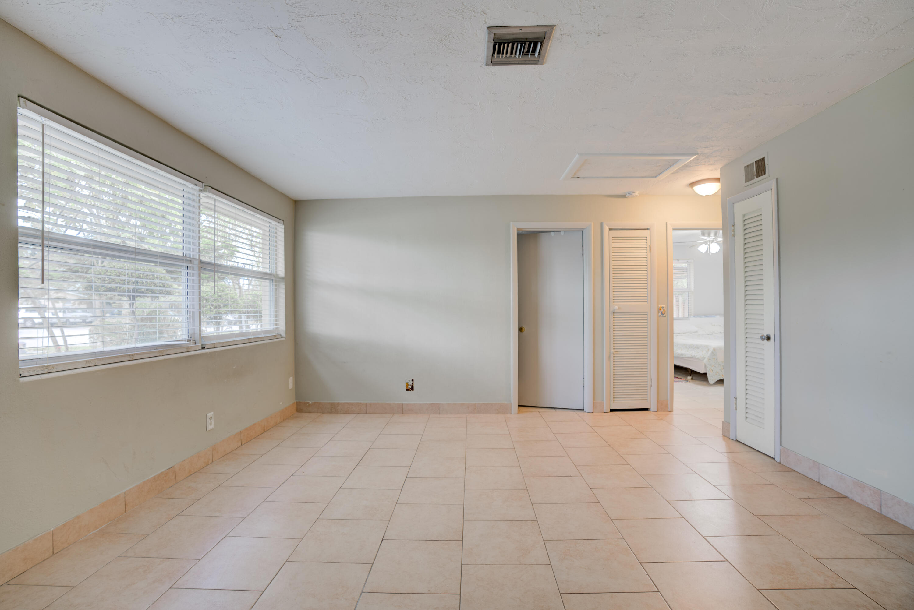 822 S Southview Drive S