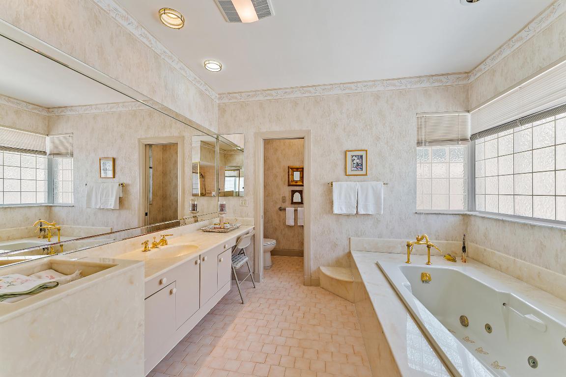 2328 SW Longwood Drive