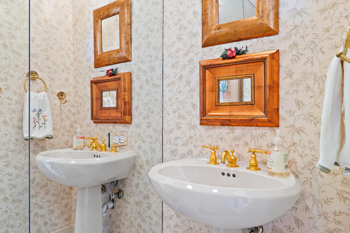 2328 SW Longwood Drive