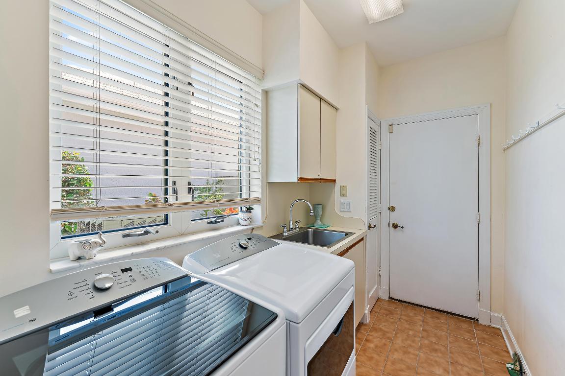 2328 SW Longwood Drive