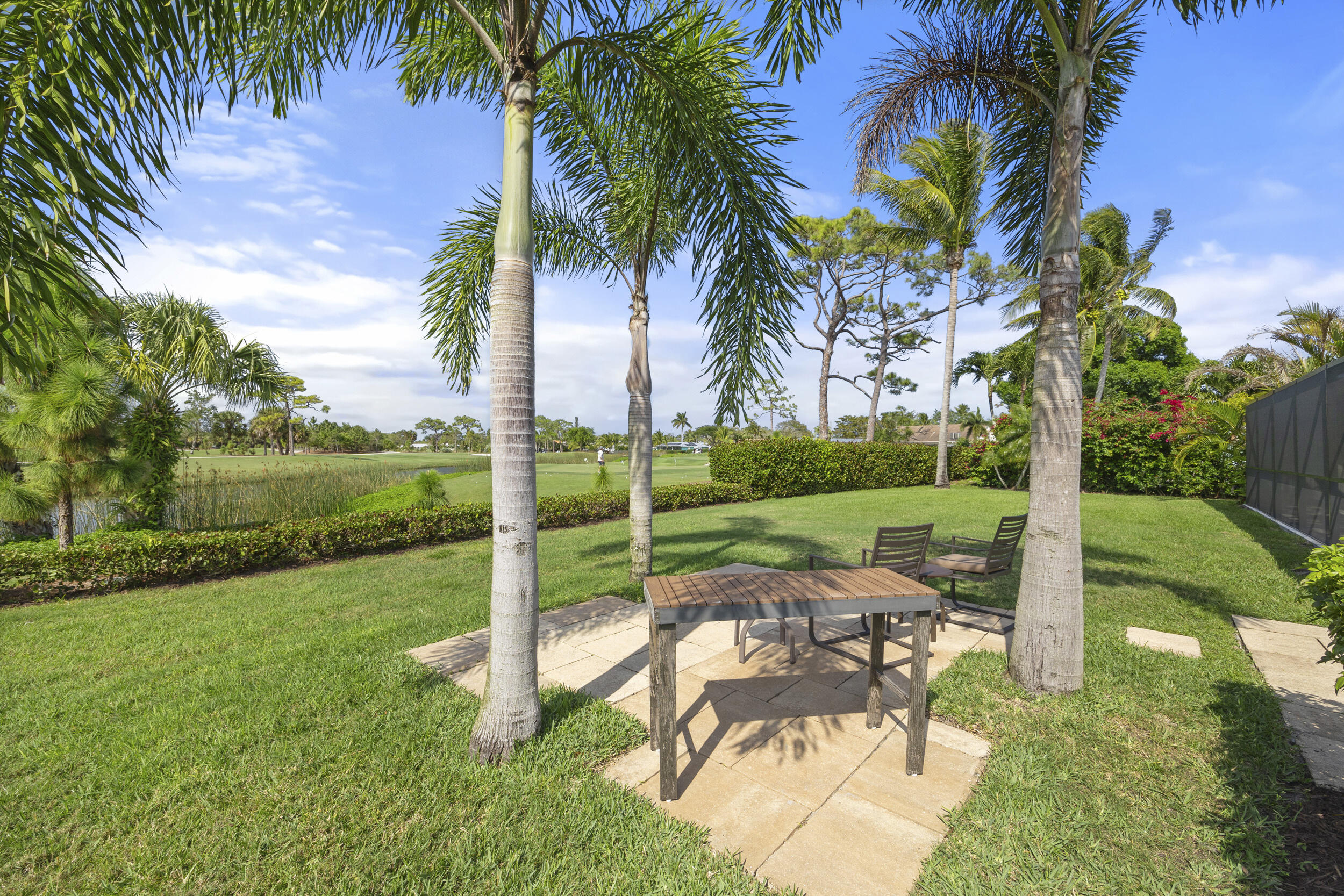 15 Palmetto Way