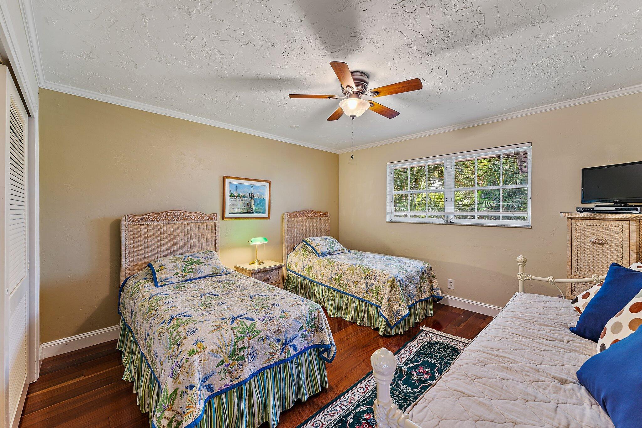 75 Fairview W