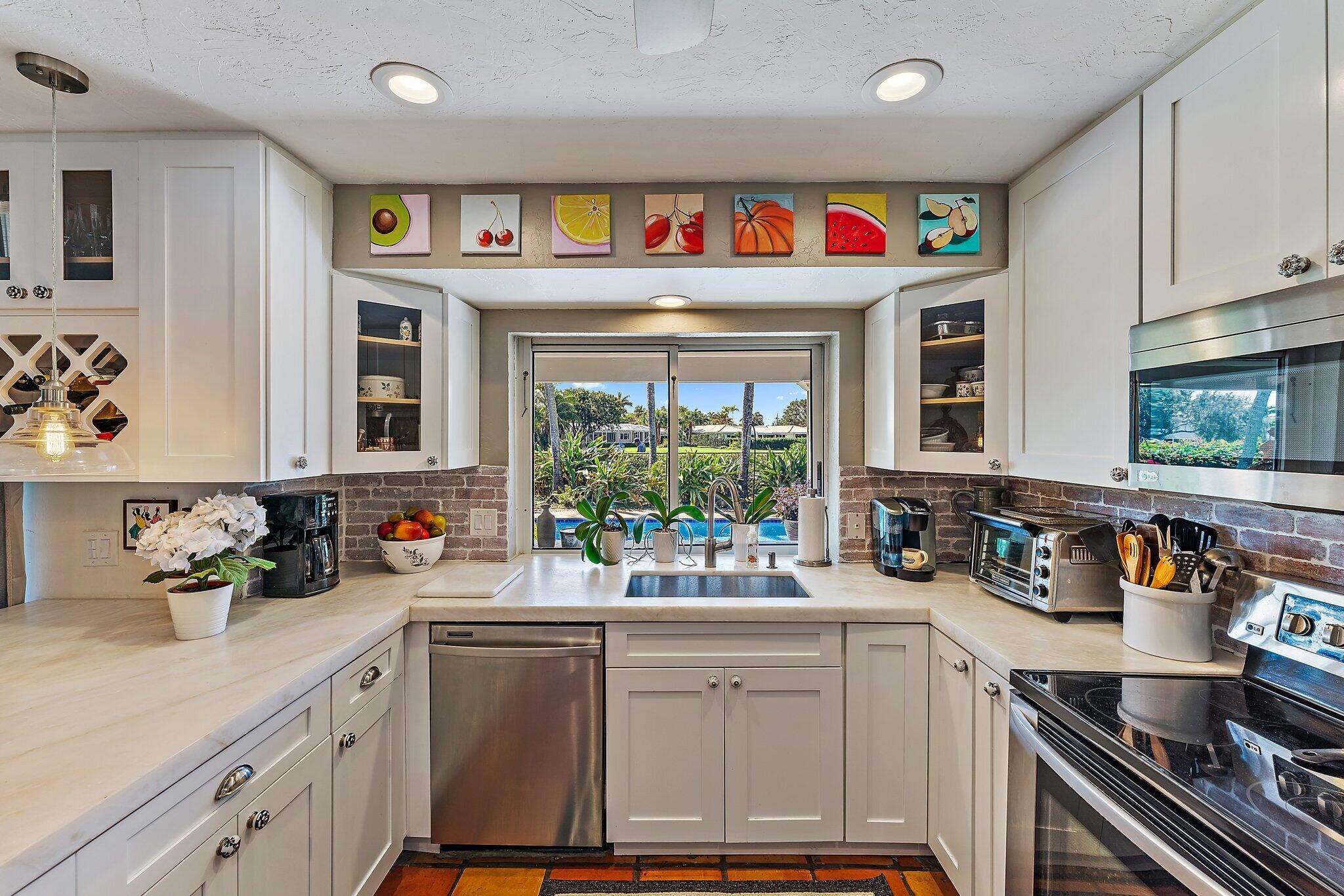 75 Fairview W