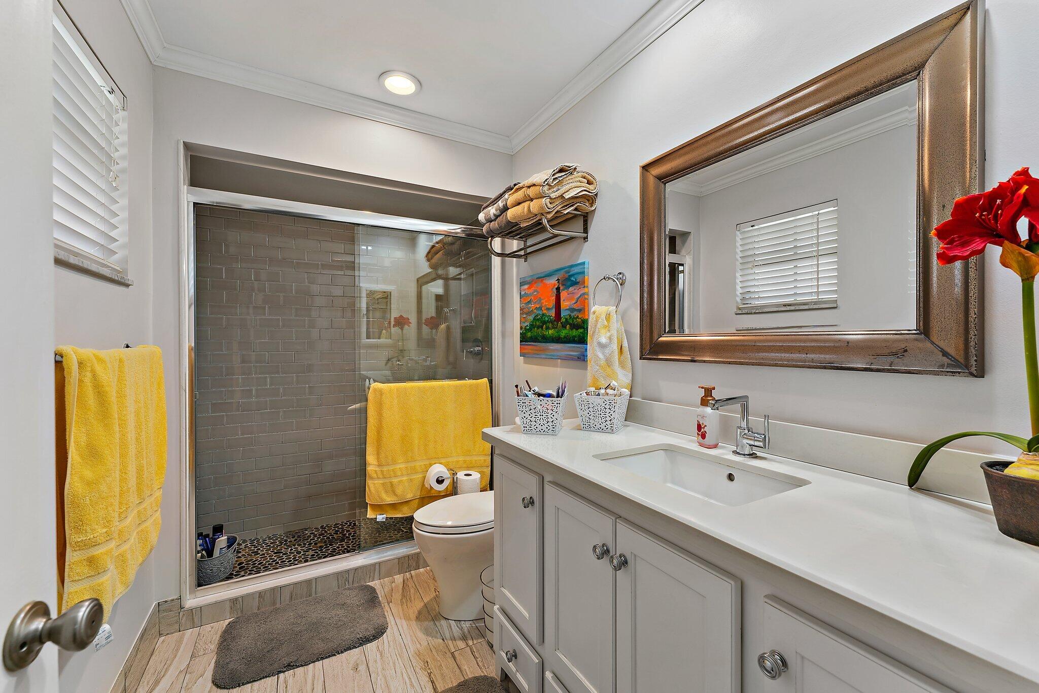75 Fairview W