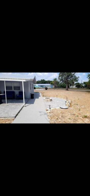 8255 SE Boxwood Lane