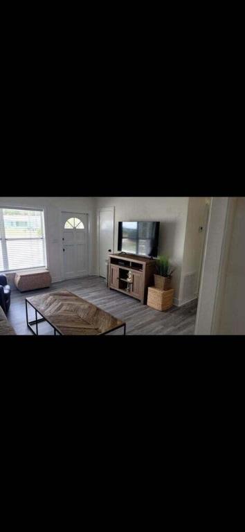 8255 SE Boxwood Lane