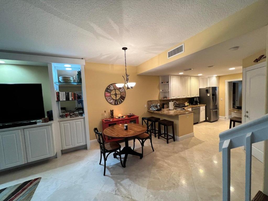 401 Capistrano Drive