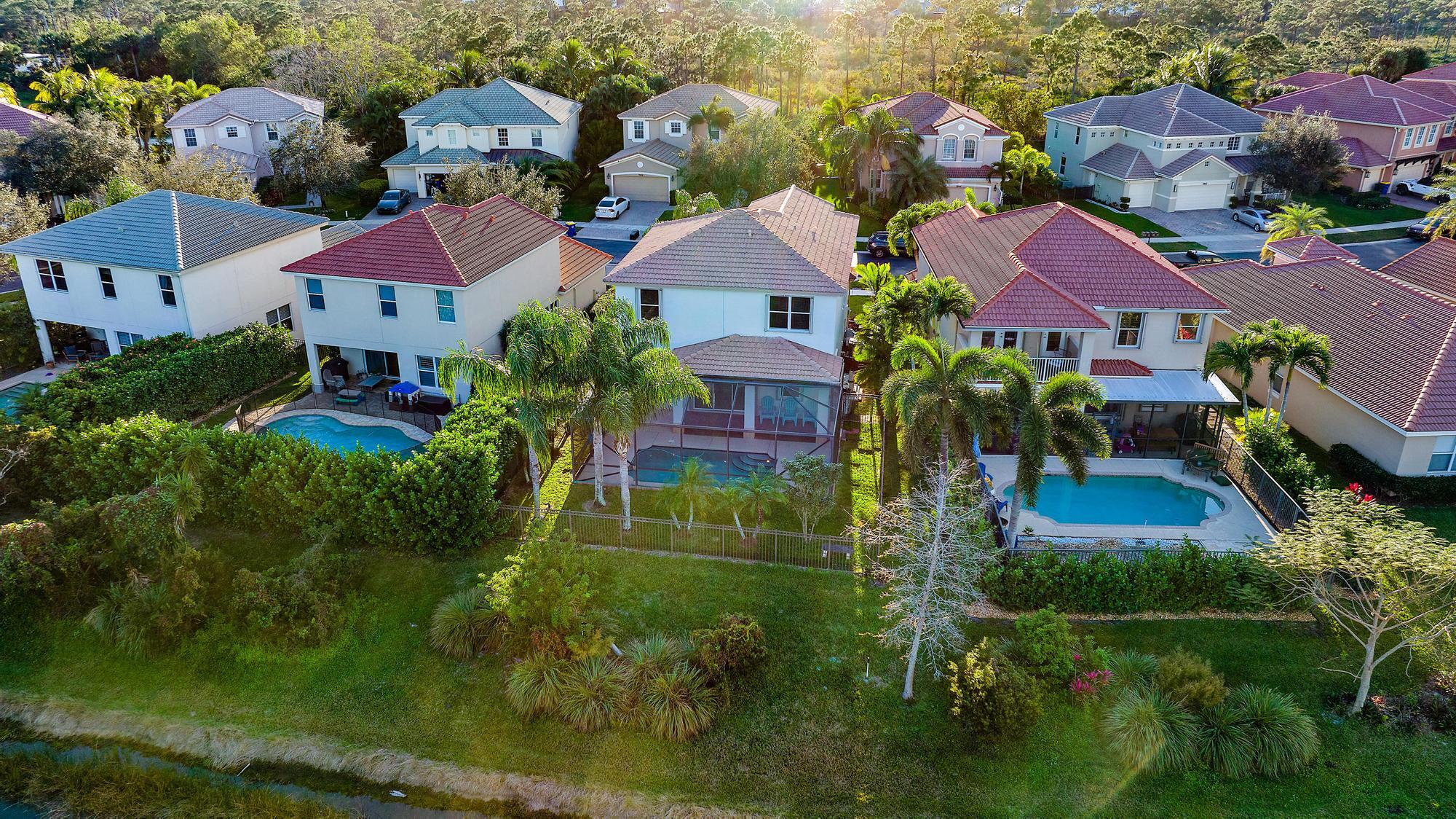 7895 SE Heritage Boulevard