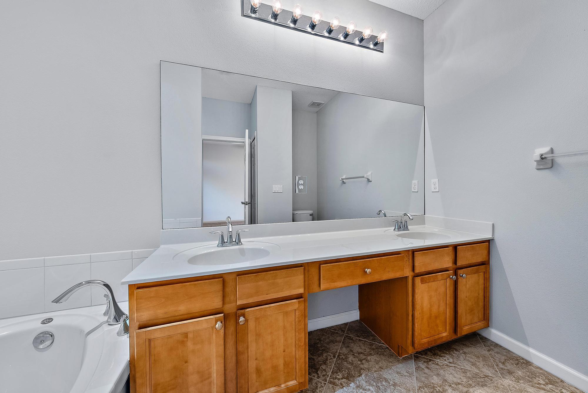 7895 SE Heritage Boulevard