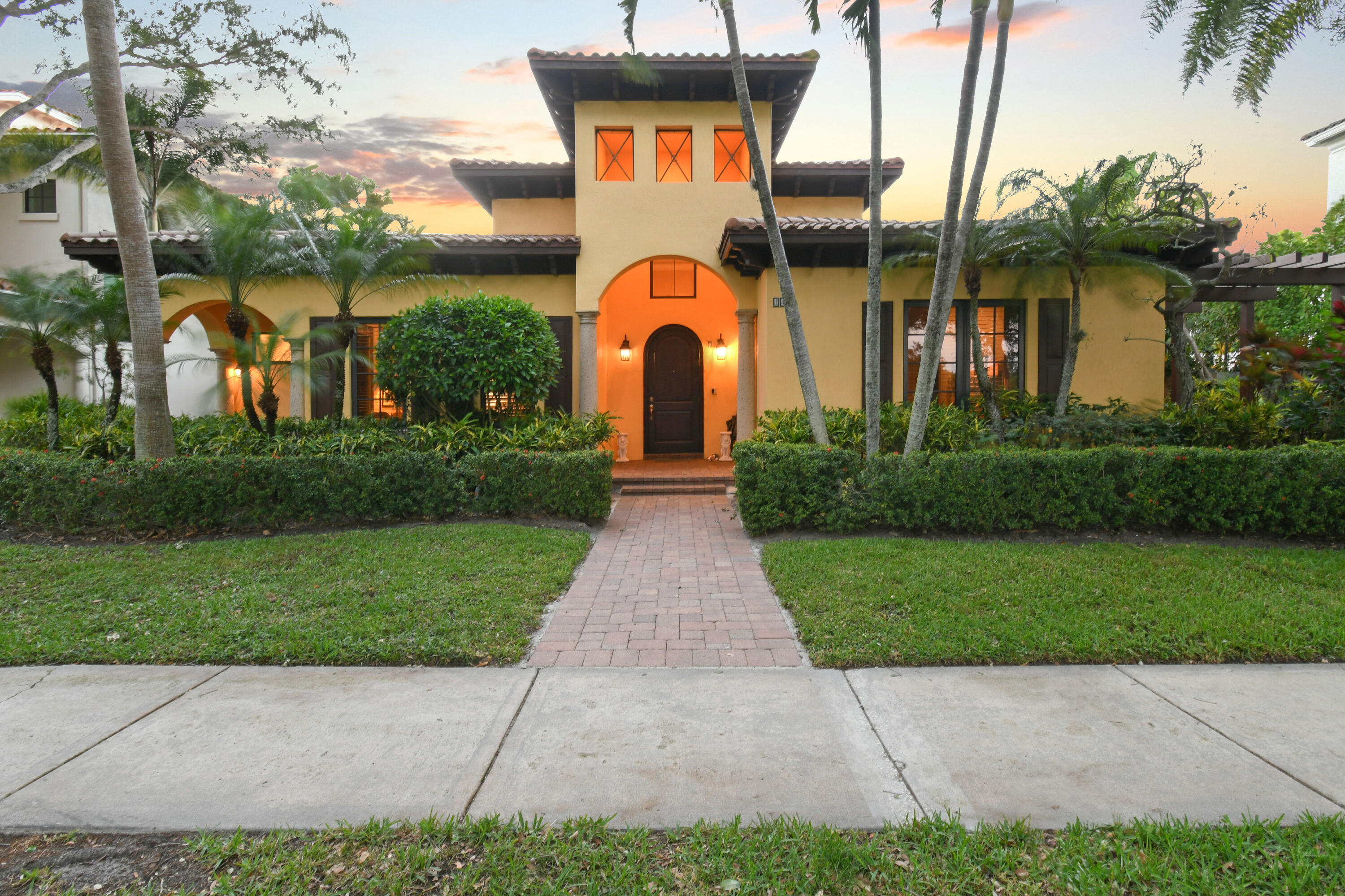 147 Segovia Way