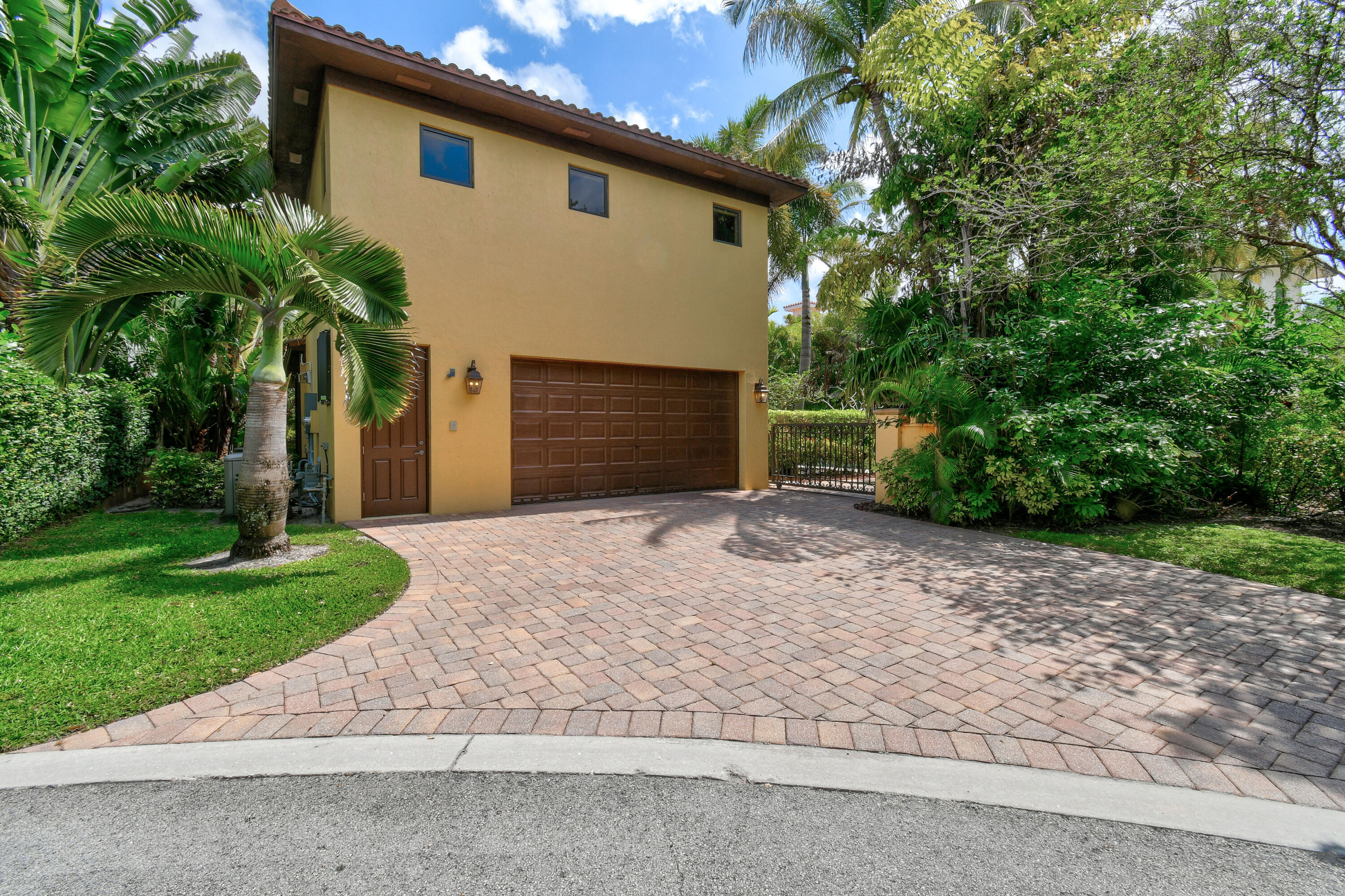 147 Segovia Way